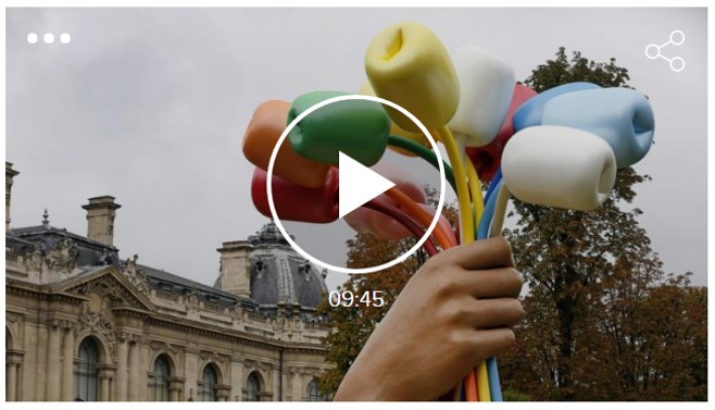 L’escultura “Bouquet of tulips” de Jeff Koons s’instal·la a Paris